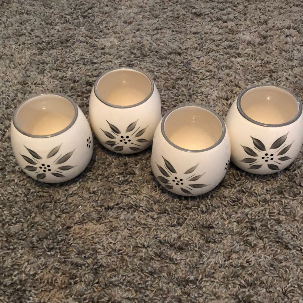 4 temptations handless mugs. Old world 12oz.